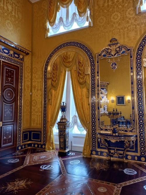 В начале мая произошло историческое событие: состоялось официальное открытие лионского зала, в екатериненском дворце, которое я не могла пропустить. 01