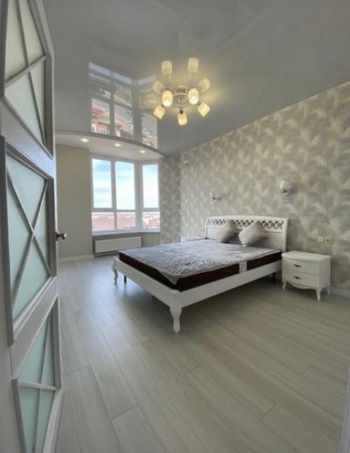 Весьма удачный дизайн для относительно небольшой квартиры. 06