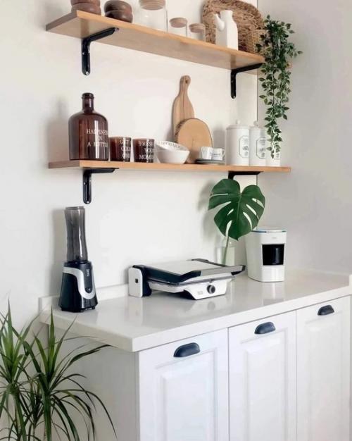 Чистая, минималистичная и абсолютно белая кухня - это идеальное решение для тех, кто ценит простор и свет в интерьере. 01