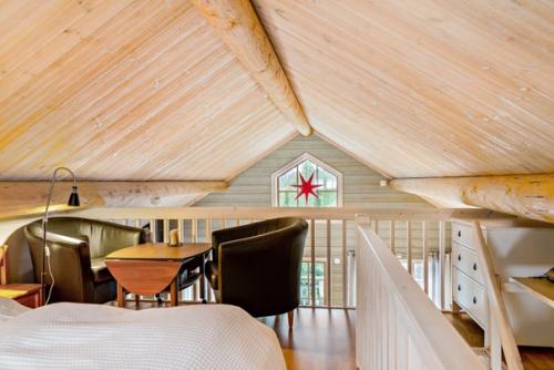 Уютный коттедж со спальней под самой крышей. 06