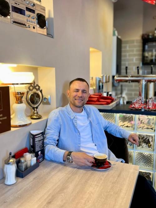 Нужно ли сразу делать дорогой ремонт при запуске кафе? 
