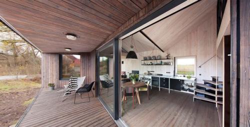 Компания Asgk Design представила экологический дом Energy Efficient Wooden House Zilvar, расположенный в Чехии. 03
