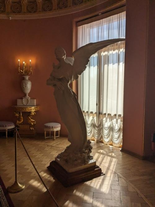 Ещё пару пунктов вычеркнула я вчера из списка обязательных к посещению мест: львиный мост и юсуповский дворец. 03