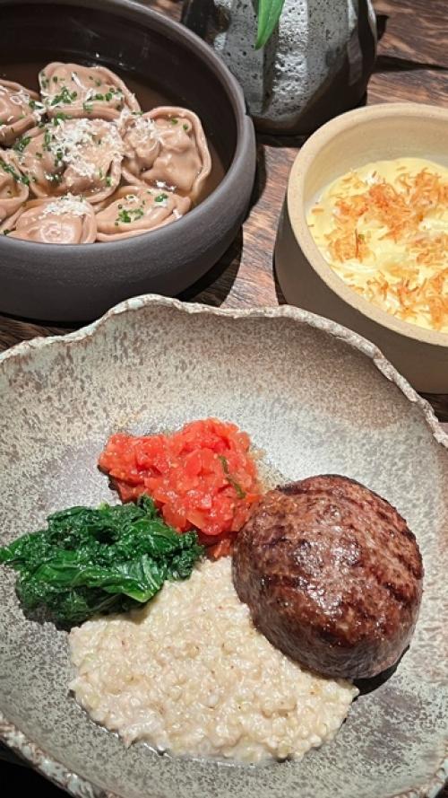 Элегантный и стильный ресторан сибирской кухни в Москве привлекает внимание многочисленных гурманов и любителей вкусной пищи. 07