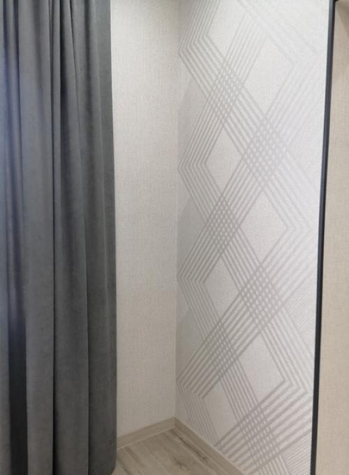 Дом находится в стадии заполнения мебелью для проживания семьи с двумя детьми. 06