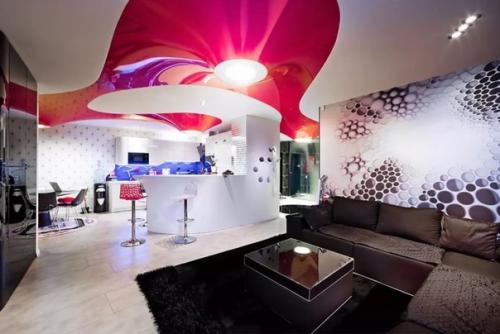 Варианты комбинирования натяжных потолков с другими материалами. 02