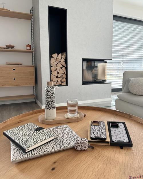 Бело - серый интерьер скандинавского дома со стильными деталями и уютной террасой. 02