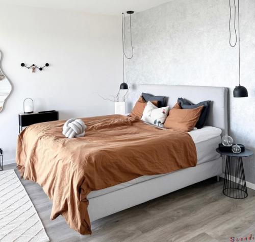 Бело - серый интерьер скандинавского дома со стильными деталями и уютной террасой. 05