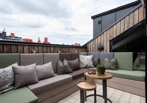 Шведский чердак с интерьером в индустриальном стиле (66 кв. 09