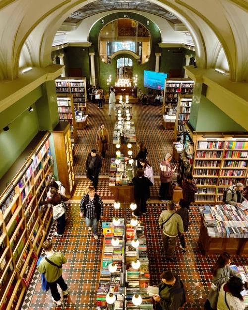 Обновленный интерьер дома книги на невском. 01