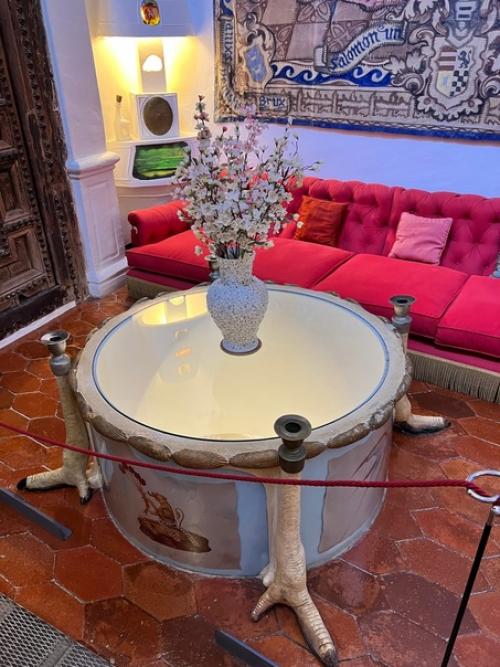 Замок Сальвадора дали и галы. 06