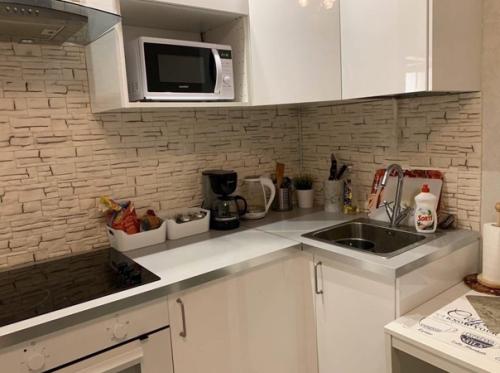 Небольшая квартира. Простая, но уютная. 01