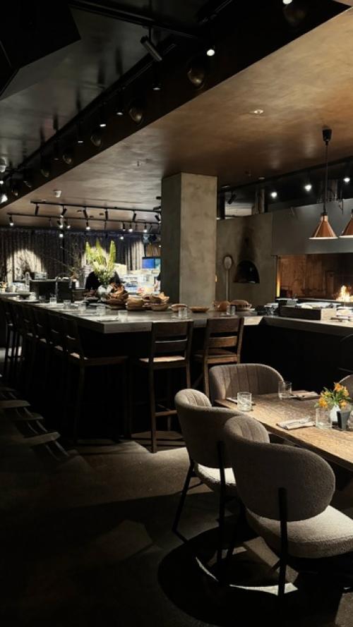 Элегантный и стильный ресторан сибирской кухни в Москве привлекает внимание многочисленных гурманов и любителей вкусной пищи. 01