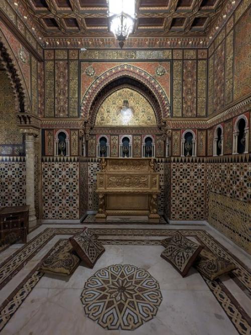 Ещё пару пунктов вычеркнула я вчера из списка обязательных к посещению мест: львиный мост и юсуповский дворец. 01