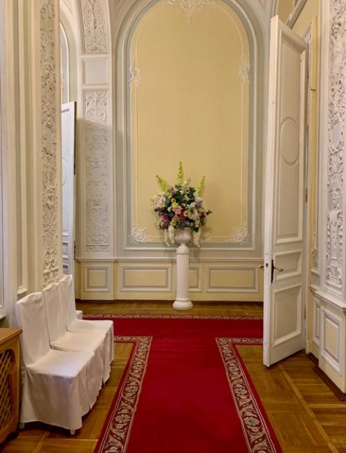 Приходилось ли вам когда - либо обедать во дворце! 01 Приходилось ли вам когда - либо обедать во дворце! 01