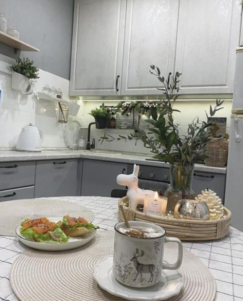 Интерьер кухни. В светлых тонах. 01