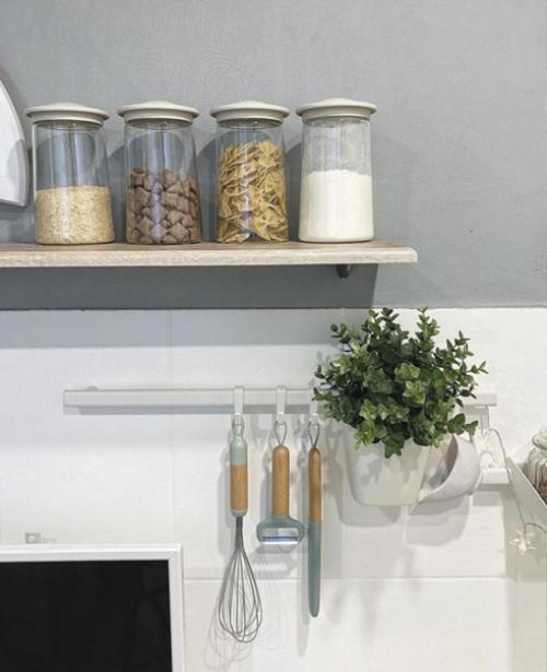 Интерьер кухни. В светлых тонах. 02