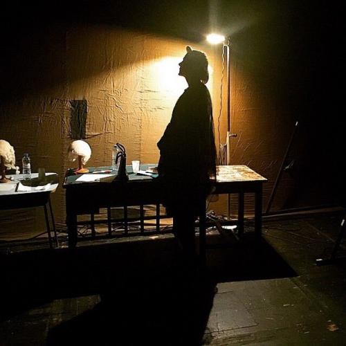 Она была неистово красива. 
