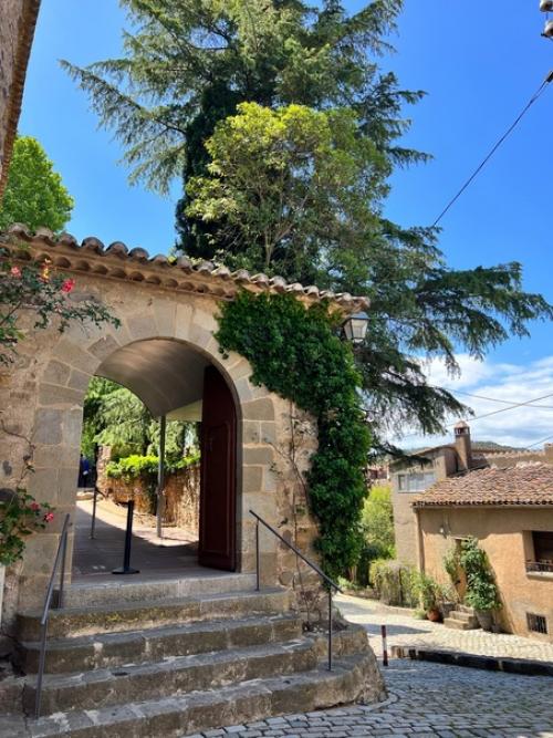 Замок Сальвадора дали и галы. 07