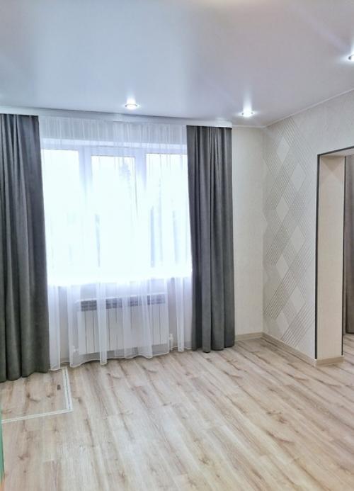 Дом находится в стадии заполнения мебелью для проживания семьи с двумя детьми. 05