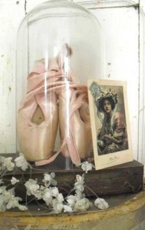 Стеклянный колпак клош - это современное, стильное украшение, у которого есть множество полезных функций. 03