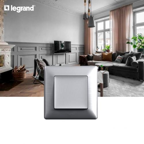 Светлые тона в интерьере - это выигрышно, но немного скучно. 01