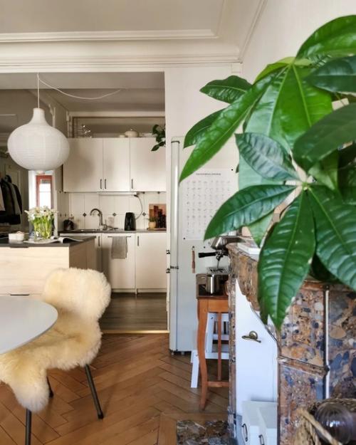 Добро пожаловать в уютную немецкую квартиру, где хорошо воплотилась скандинавская гармония и теплота. 06