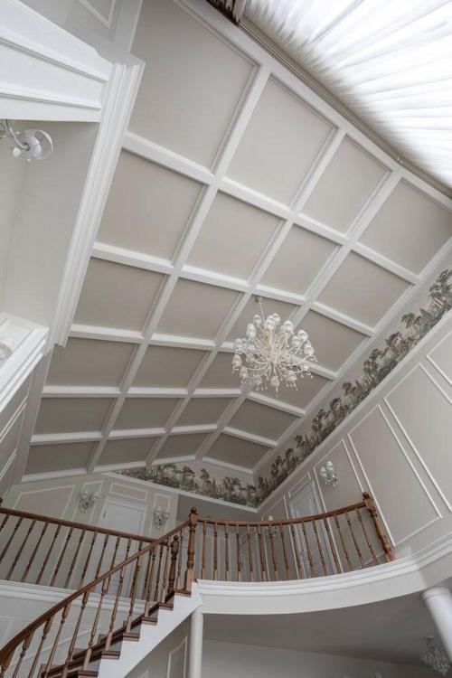 Этот загородный дом - идеальное воплощение классического стиля с современным размахом. 02