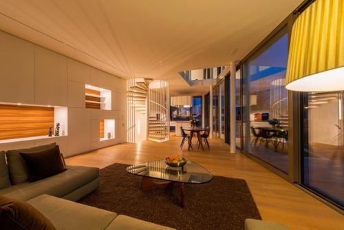 Необычный дом с видом на озеро. 08