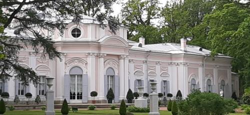 За день мы узнали и увидели в музейном комплексе Ораниенбаум столько интересного, что вспоминать и переваривать будем ещё долго! 01