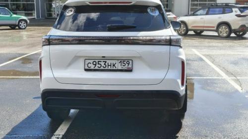 В некотором царстве, в некотором государстве, а именно на мокрой от летнего ливня асфальтовой парковке, стоял дивный зверь. 03 В некотором царстве, в некотором государстве, а именно на мокрой от летнего ливня асфальтовой парковке, стоял дивный зверь. 03