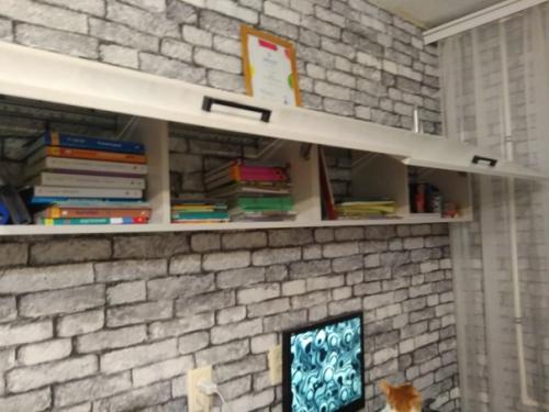 А мебель в детскую муж сам сделал. 04