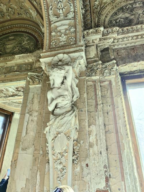 Парадный вход в особняк Брусницыных 2. 04