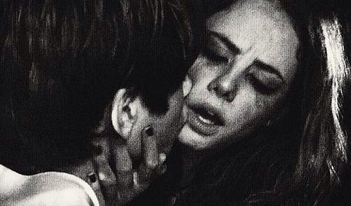 14\\25.   POV Mia.   - в смысле ты уезжаешь? 04