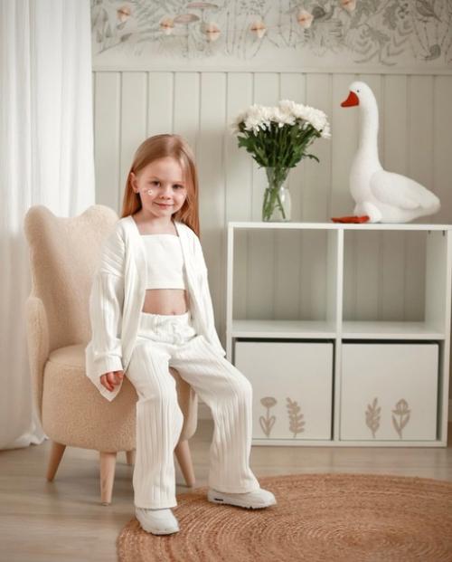 Подборка милейших дизайнерских пуфов и кресел для создания вашего стильного, уютного и мягкого интерьера детской комнаты, гостиной или прихожей. 08