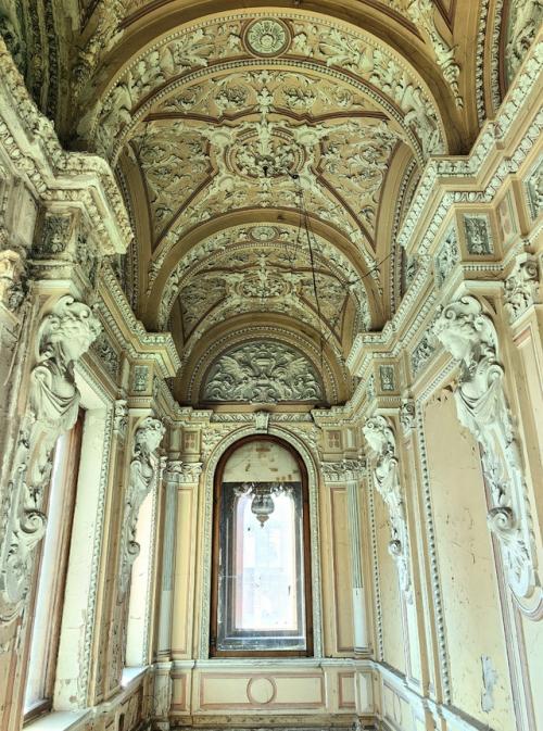 Парадный вход в особняк Брусницыных 2. 02