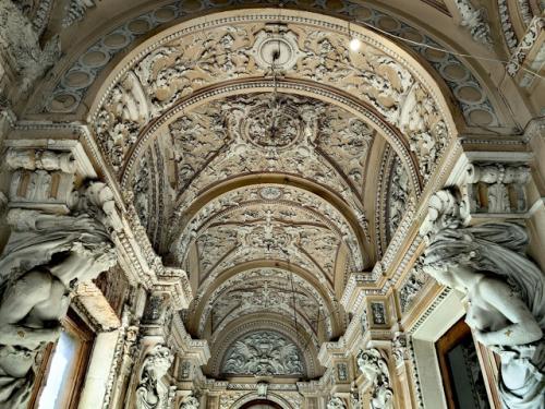 Парадный вход в особняк Брусницыных 2.