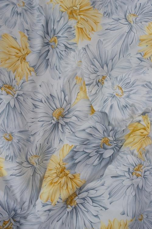 Для Нелли сшиты простынь на резинке и наволочки из компаньона поплина Маргарита. 07