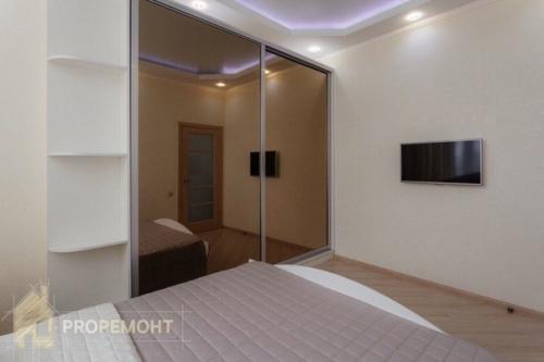 Эта шикарная светлая квартира понравится всем любителям спокойствия, уюта и нюдовых оттенков. 09