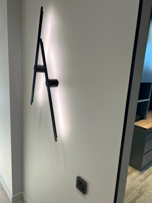 Правильная подсветка в ванной или душевой комнате украшает интерьер и создает приятную атмосферу. 04