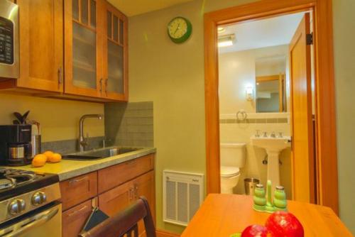 Домик площадью 45 квадратных метров, в котором есть всё для комфортной жизни. 05