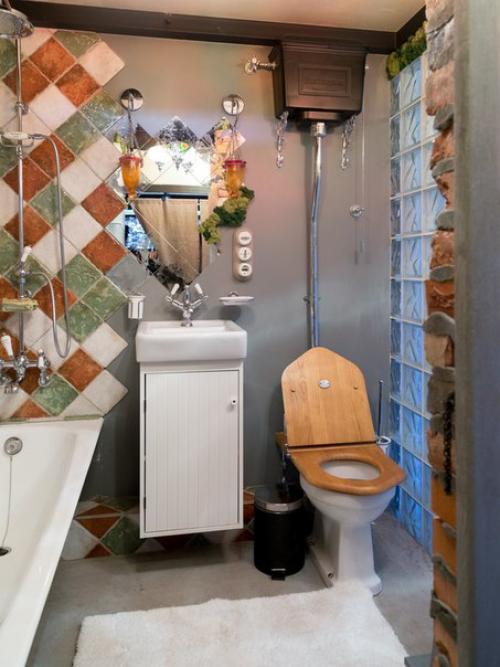 Квартира расположена в отреставрированном здании бывшего кожевенного завода товарищества М. Демент и сын 1869 года постройки. 02