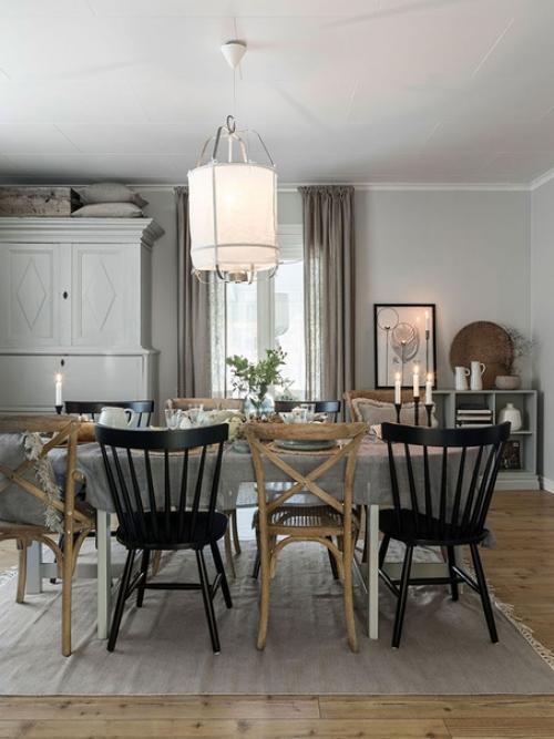 Хотя у шведов есть свои любимые цвета - серый и белый, интерьер конкретного загородного коттеджа в Швеции полон теплых натуральных оттенков. 01