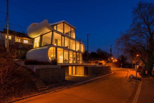 Необычный дом с видом на озеро. 07