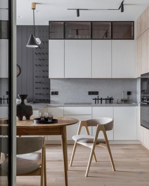 Когда увидели описание проекта, готовились испытать приступ клаустрофобии. 05