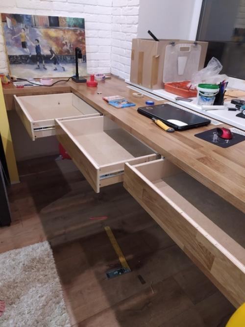 Сделал рабочую зону в детской. 02