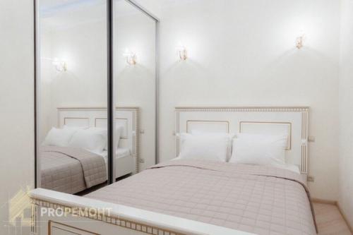 Эта шикарная светлая квартира понравится всем любителям спокойствия, уюта и нюдовых оттенков. 04