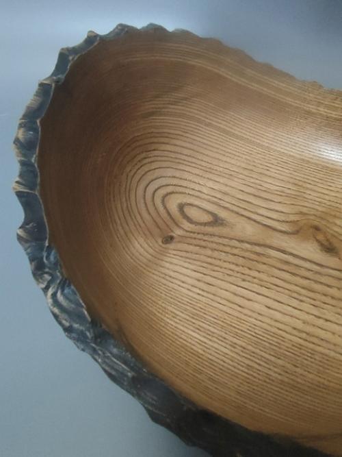 В наличии декоративная ваза, выполненная вручную из натурального ясеня. 03