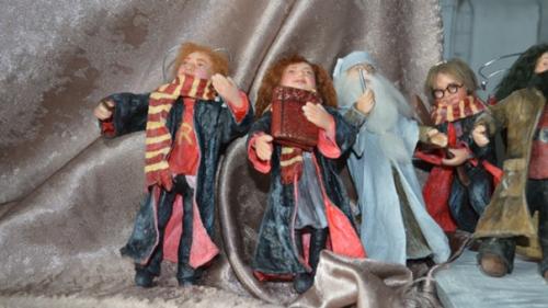 История игрушек.  Павловчанка сказочных героев из ваты и полимерной глины создает. 03