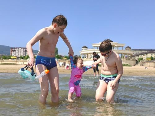 После Крыма то, что предложили в Дербенте в плане жилья нас шокировало настолько, что я уже утром гуглила сдачу билетов. 02